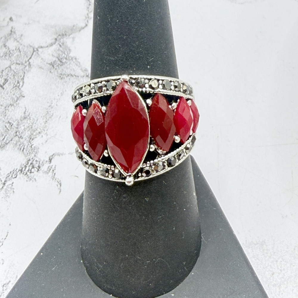 New Red Faceted Stone Silver Tone Cocktail Ring Size 7.5 Watch VIDEO